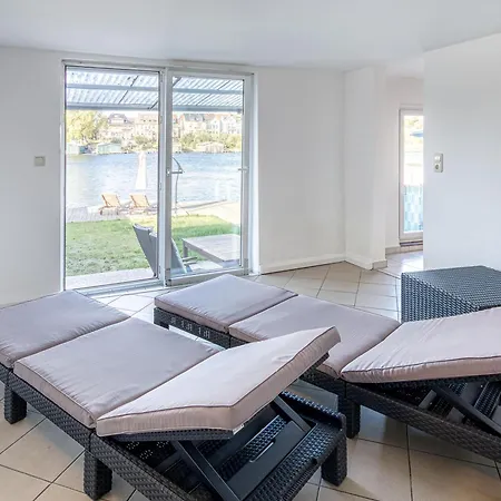 Seehus - Wassergrundstueck, Sauna Und Bootsliegeplatz *