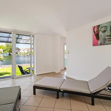 Seehus - Modernes Mit Sauna, Seezugang Und Bootsanlegeplatz 말호프